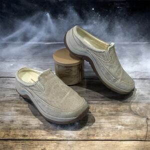 LL Bean Sunwashed Canvas Slip On Shoes Women's Size 8M Tan Casual Wear